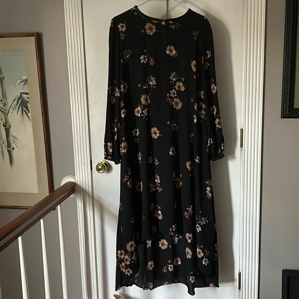 Who What Wear high low dress.. beautiful floral print.. New with tags..